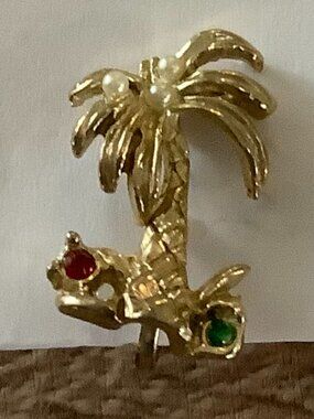 vintage pair screwback earrings palm trees